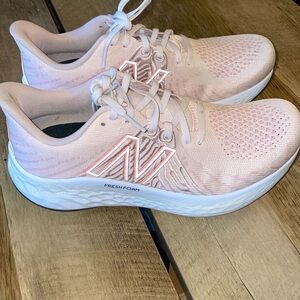 New Balance Fresh Foam X Vongo v5 US 8 Athletic Shoes